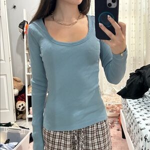Blue Long Sleeve Ribbed Top​